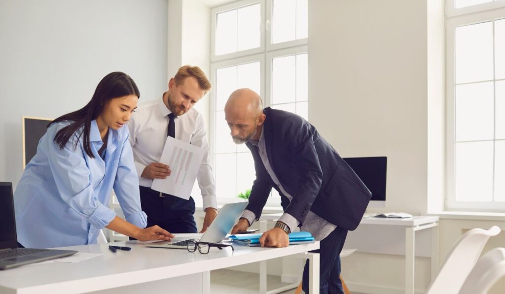 Groep mensen aantafel